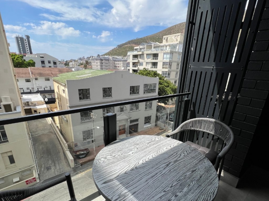 To Let 1 Bedroom Property for Rent in Sea Point Western Cape